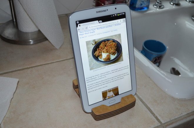 The Samsung Galaxy Note tablet works perfectly well with the Chef Sleeve "iPad Stand". Photo: Patricia Vollmer.