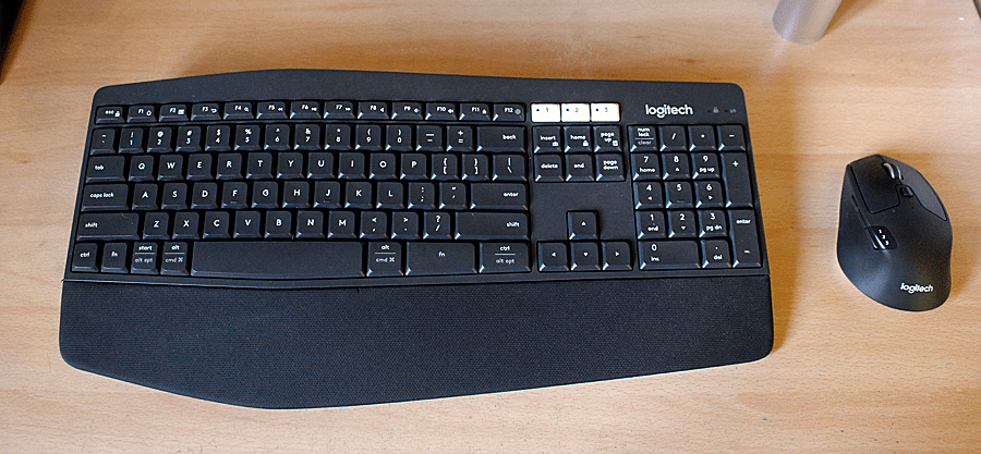 Logitech MK850 keyboard and mouse on my desk, Image: Sophie Brown
