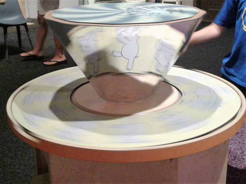 Mirrored zoetrope showing a loop of Elephant Gerald leaping gleefully