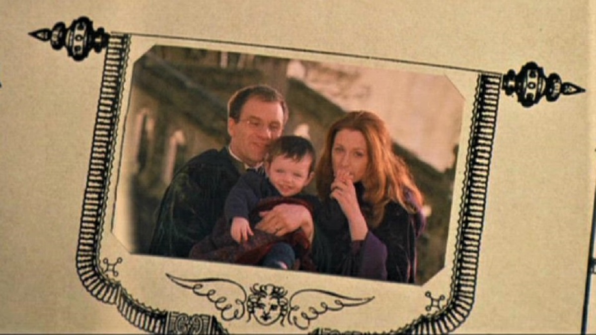 Photo album shot of James, (toddler) Harry, and Lily Potter from the movie