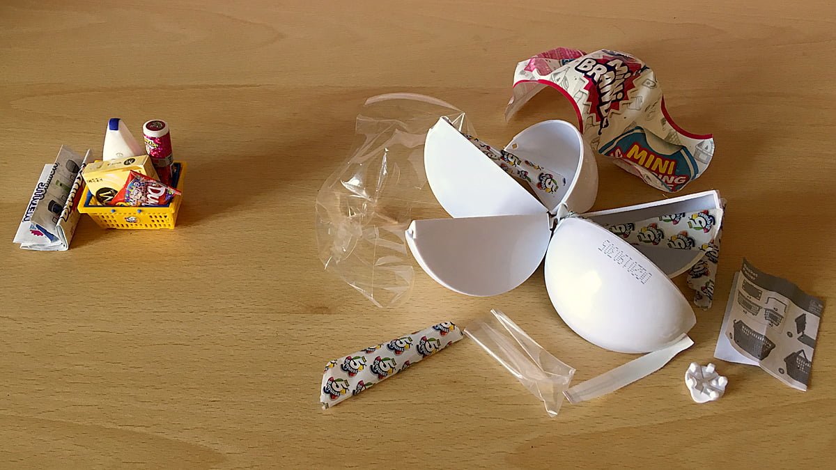 Content of a 5 Surprise Mini Brands Capsule (Left) Compared to the Waste from that Same Capsule (Right), Image: Sophie Brown