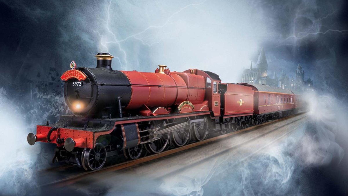 Hogwarts Express Electric Train Set, Image: Hornby