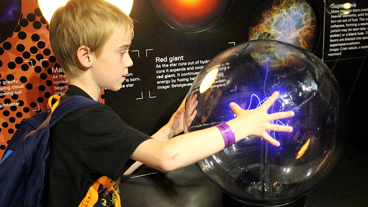 Exploring a Plasma Ball at Jodrell Bank, Image: Sophie Brown