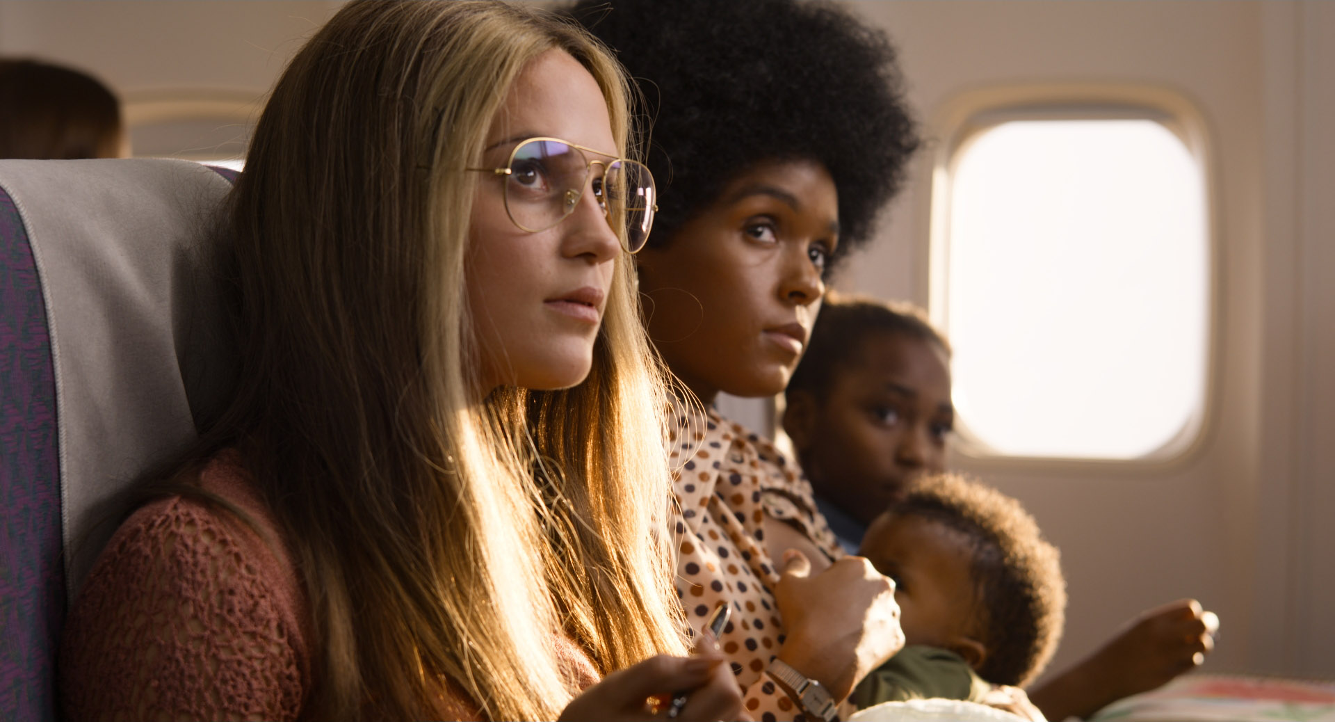 Alicia Vikander as Gloria Steinem and Janelle Monáe as Dorothy Pitman Hughes in THE GLORIAS Courtesy of LD Entertainment and Roadside Attractions