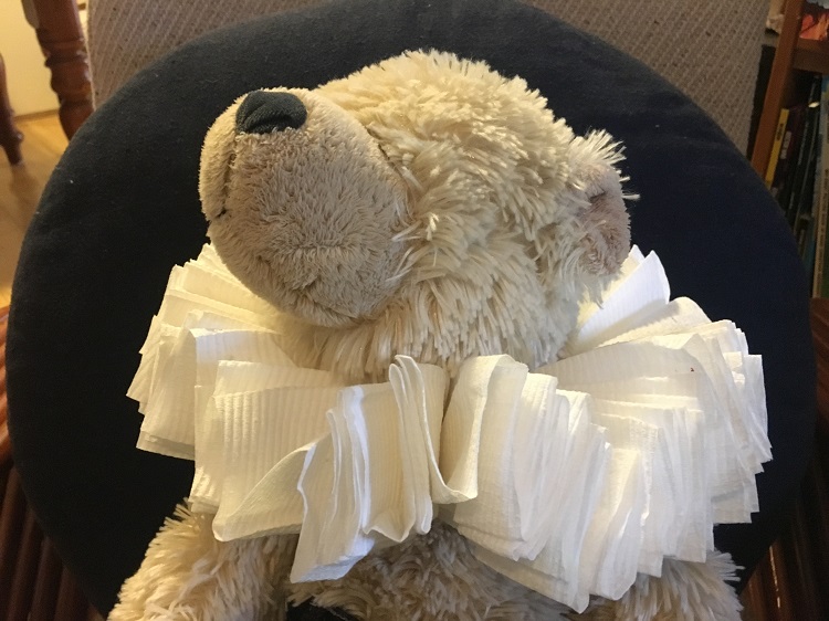 DIY Shakespeare Ruffle Collar with toilet paper